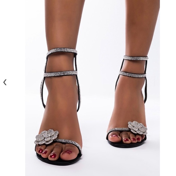 AKIRA AZALEA WANG RHINESTONE FLOWER SANDAL BLACK NEW, 7.5 - Picture 2 of 4